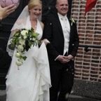 Brudebuket stiftet og knaphulsblomst, hvide roser.jpg